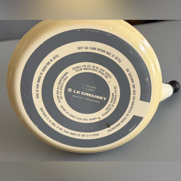 Le Creuset Enamel on Steel Classic Tea Kettle with Stay-Cool Folding Handle. OS - Picture 7 of 9